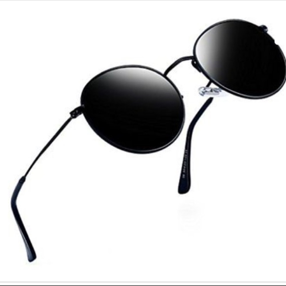 Trendy round black sunglasses